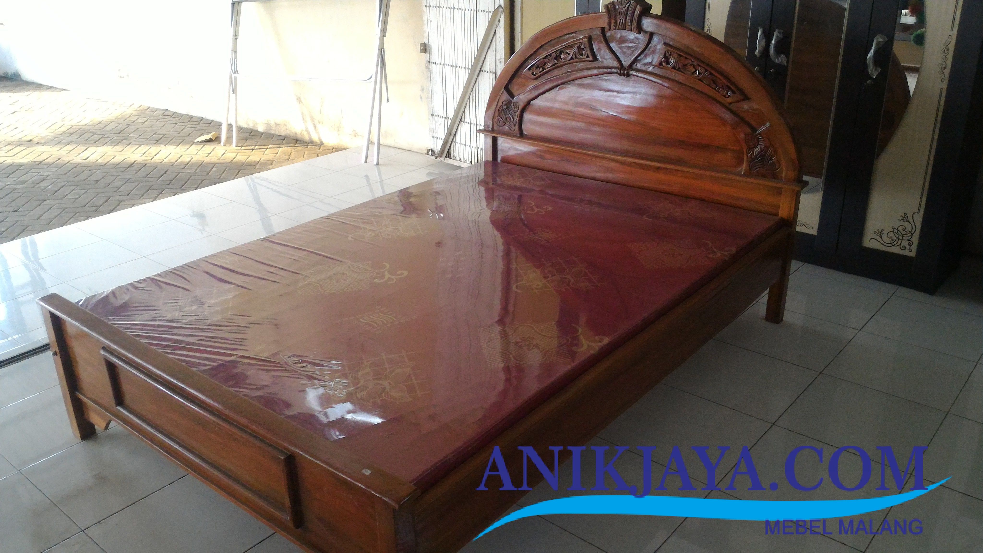 Ranjang Ukir Kayu  Jati 140cm x 200cm Mebel  Anik Jaya Malang 